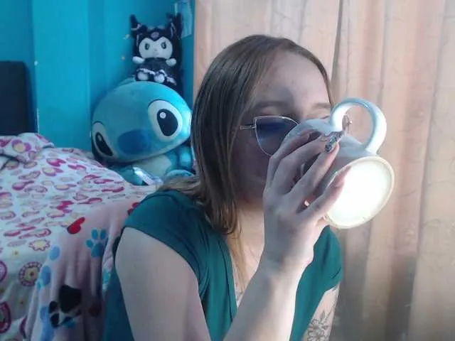 Live sex webcam photo for LiaaRoberts #290606964