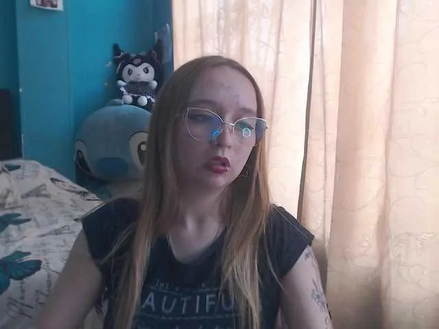 Live sex webcam photo for LiaaRoberts #290648934