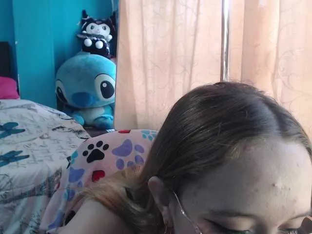 Live sex webcam photo for LiaaRoberts #290653997