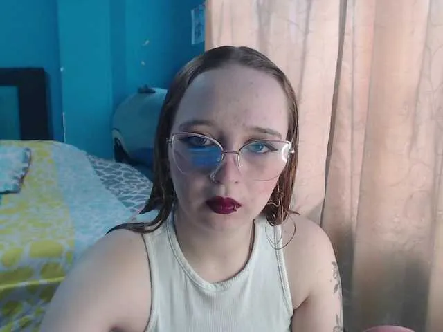Live sex webcam photo for LiaaRoberts #290695410