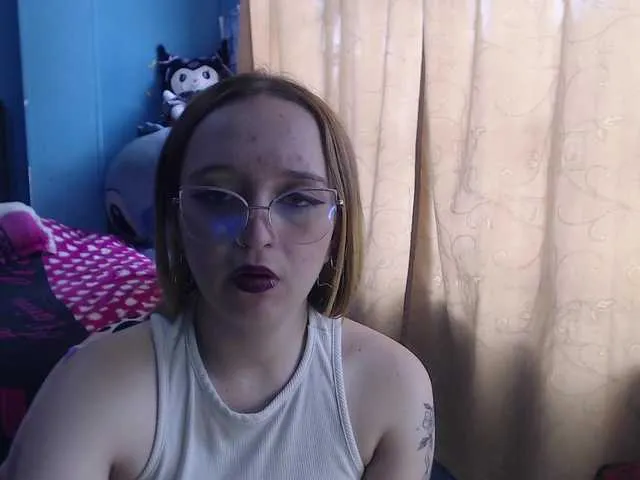 Live sex webcam photo for LiaaRoberts #290725766