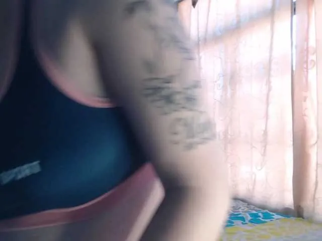 Live sex webcam photo for LiaaRoberts #290750324