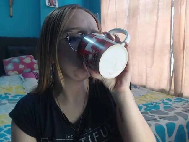 Live sex webcam photo for LiaaRoberts #290757173