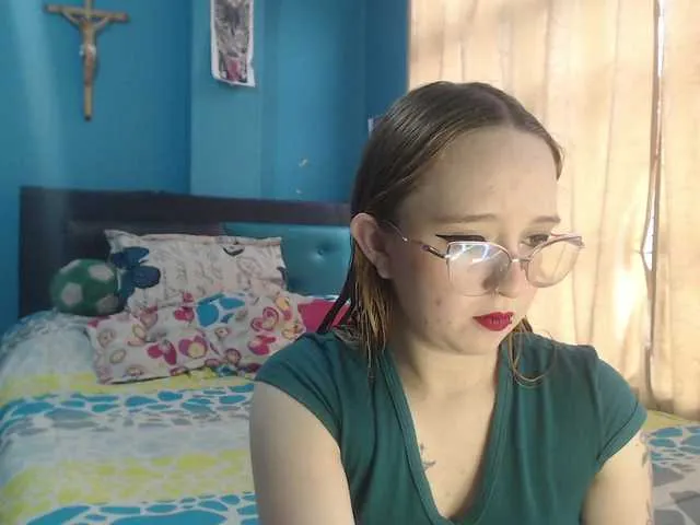 Live sex webcam photo for LiaaRoberts #290798996