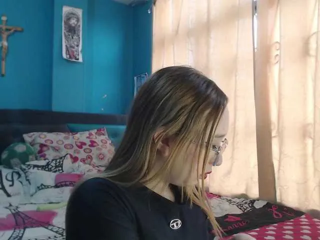 Live sex webcam photo for LiaaRoberts #290875774