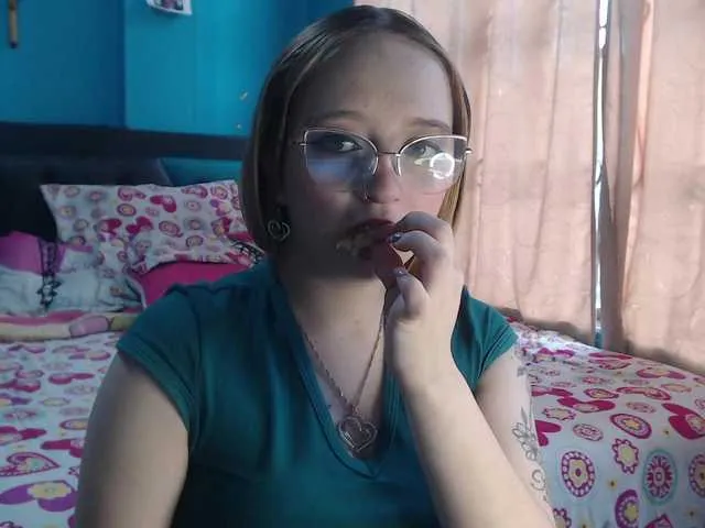 Live sex webcam photo for LiaaRoberts #290888429