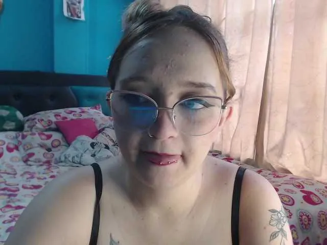 Live sex webcam photo for LiaaRoberts #290930047