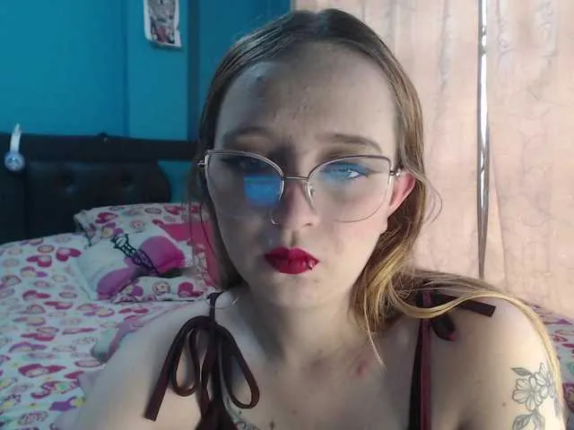 Live sex webcam photo for LiaaRoberts #290958150