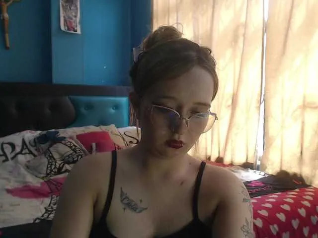 Live sex webcam photo for LiaaRoberts #290985719