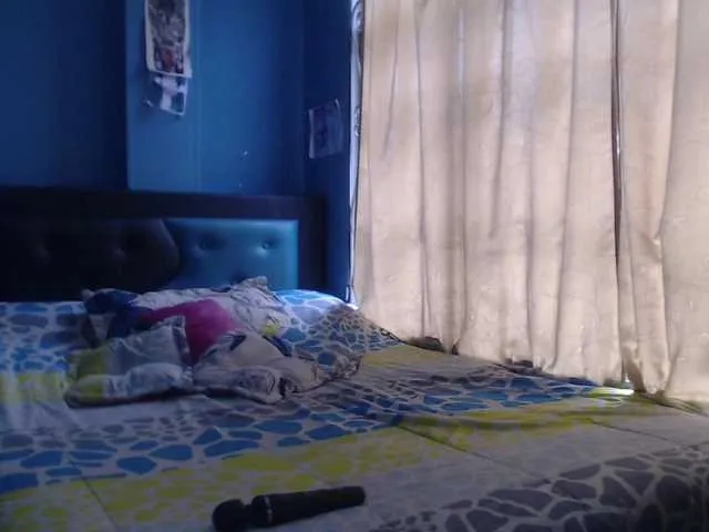 Live sex webcam photo for LiaaRoberts #291113373