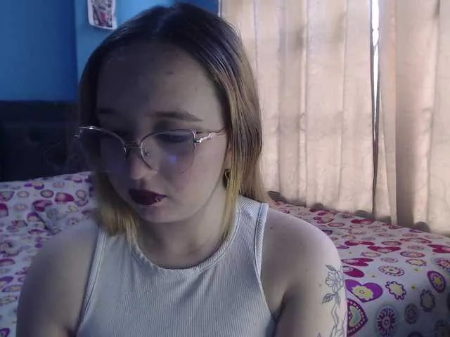 Live sex webcam photo for LiaaRoberts #291299374