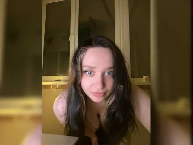 Live sex webcam photo for LiahSweete #276532512