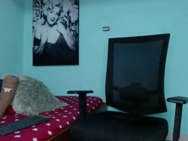 Live sex webcam photo for Liahna #276501481