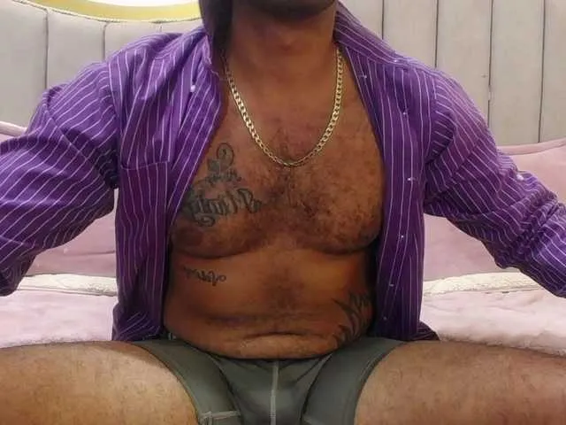 Live sex webcam photo for LiamHoward #275917424