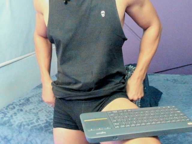 Live sex webcam photo for LiamVolkov #278022894