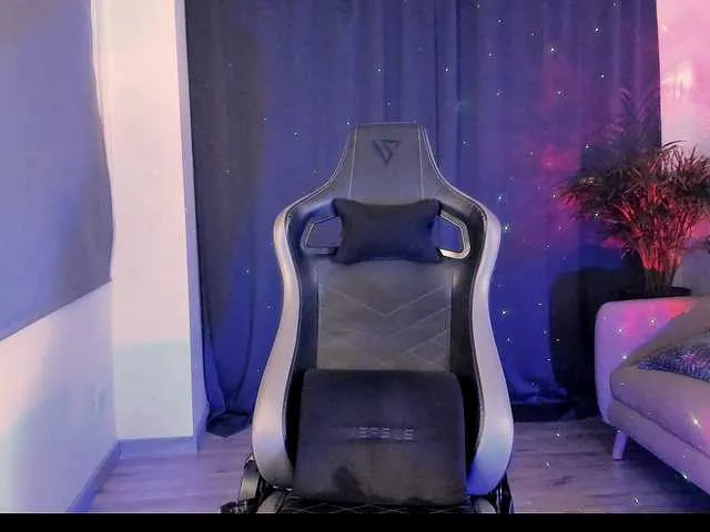 Live sex webcam photo for LiamVolkov #290980822
