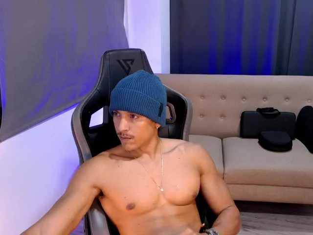 Live sex webcam photo for LiamVolkov #293645750