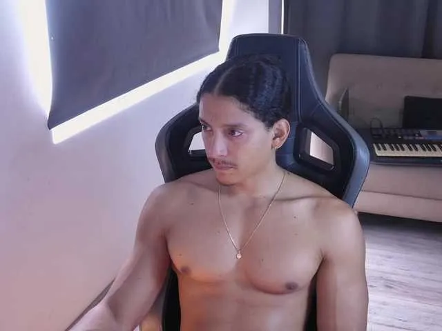 Live sex webcam photo for LiamVolkov #293901325