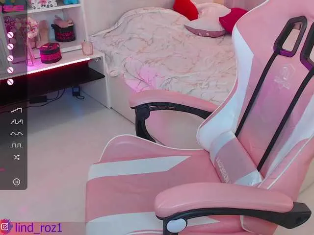 Live sex webcam photo for LianaSweet #272786198