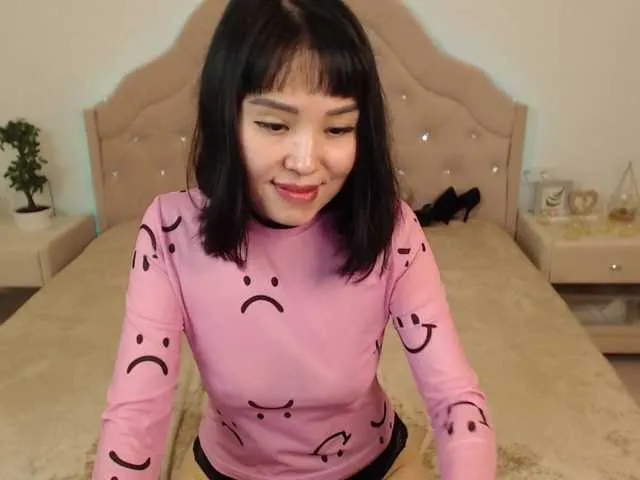 Live sex webcam photo for LianaYun #274263668