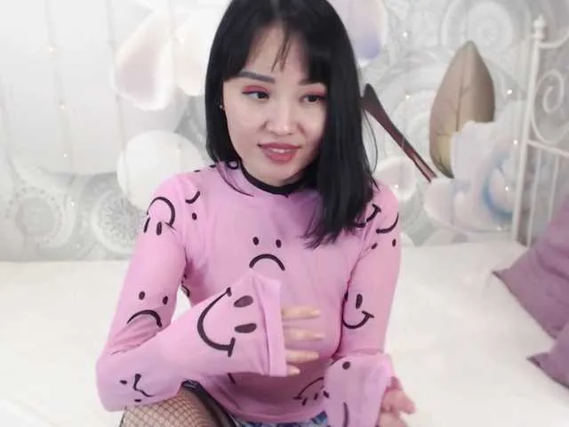 Live sex webcam photo for LianaYun #274974922