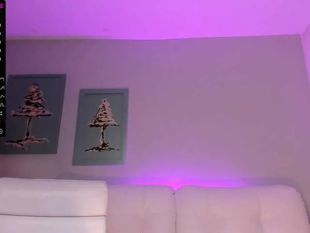 Live sex webcam photo for LianneRougue #272457820