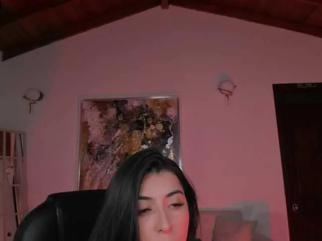 Live sex webcam photo for LianneRougue #286197446