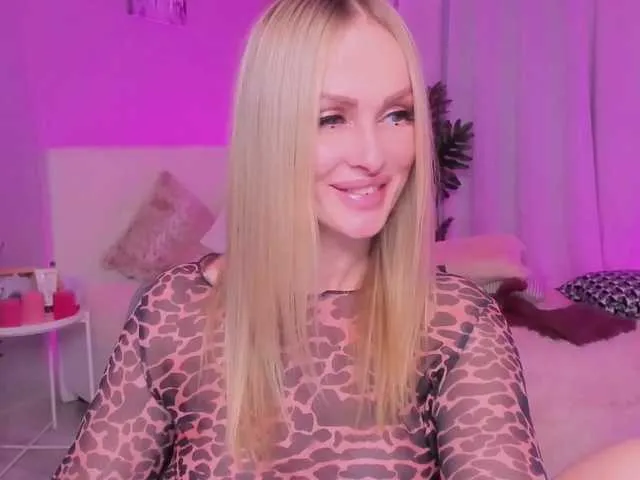 Live sex webcam photo for LibbyNora #271690803