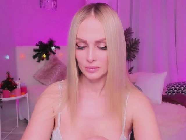 Live sex webcam photo for LibbyNora #271768778