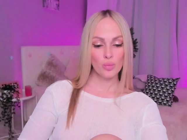 Live sex webcam photo for LibbyNora #273103440