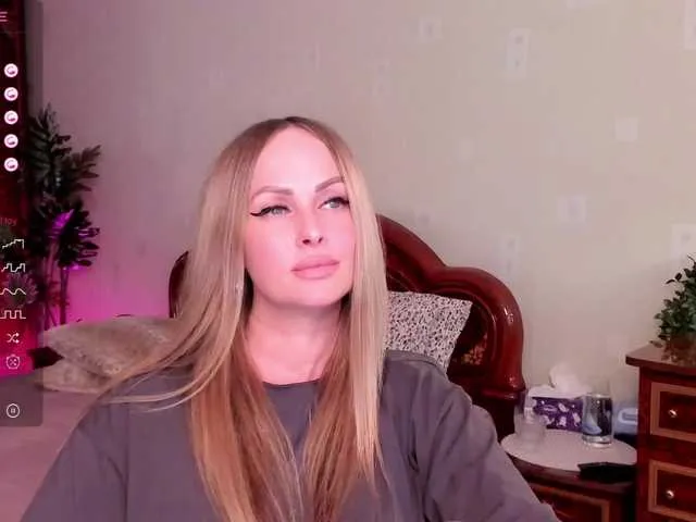 Live sex webcam photo for LibbyNora #278180973