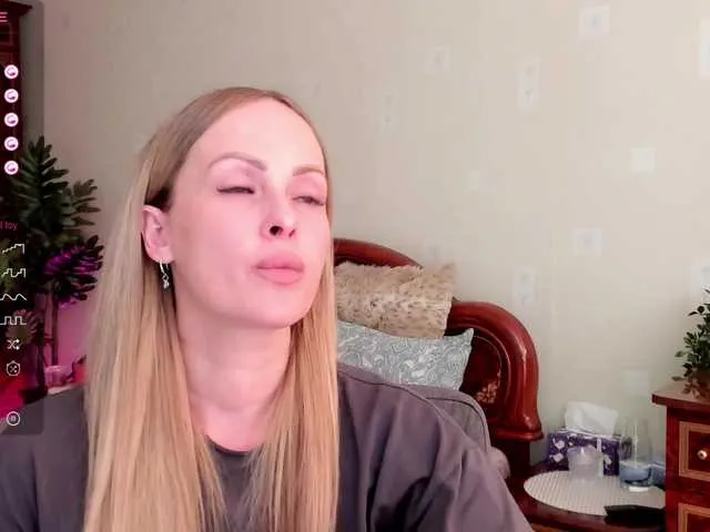 Live sex webcam photo for LibbyNora #278252943