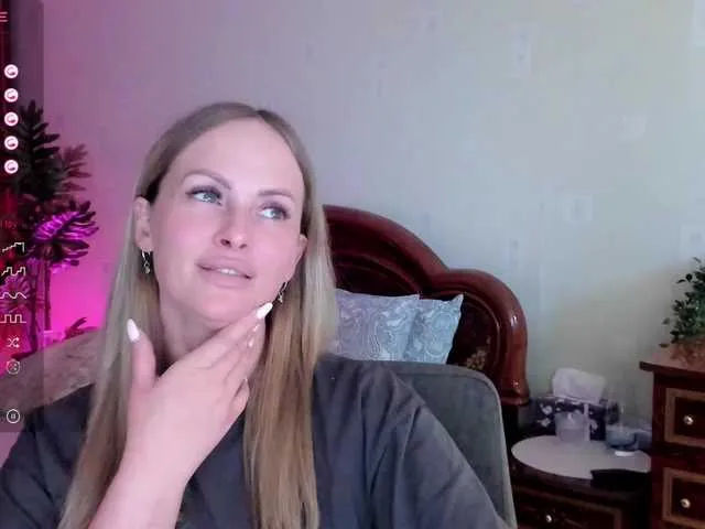 Live sex webcam photo for LibbyNora #278254401