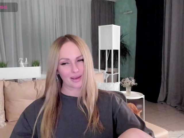 Live sex webcam photo for LibbyNora #290355369