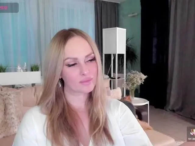 Live sex webcam photo for LibbyNora #290399972