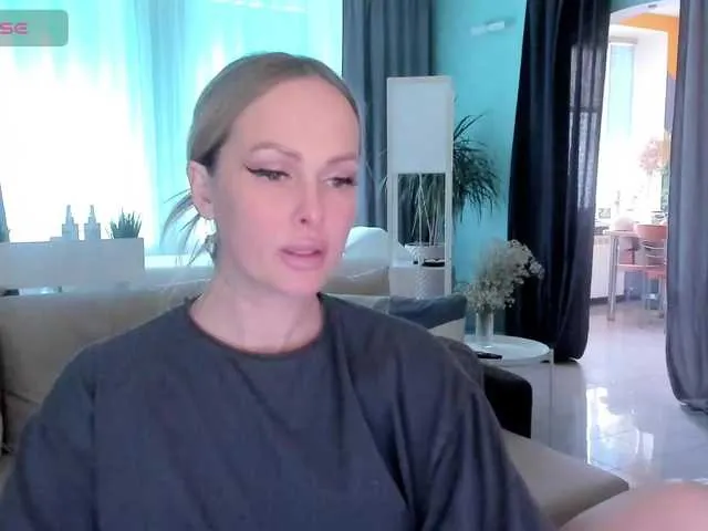 Live sex webcam photo for LibbyNora #290553532