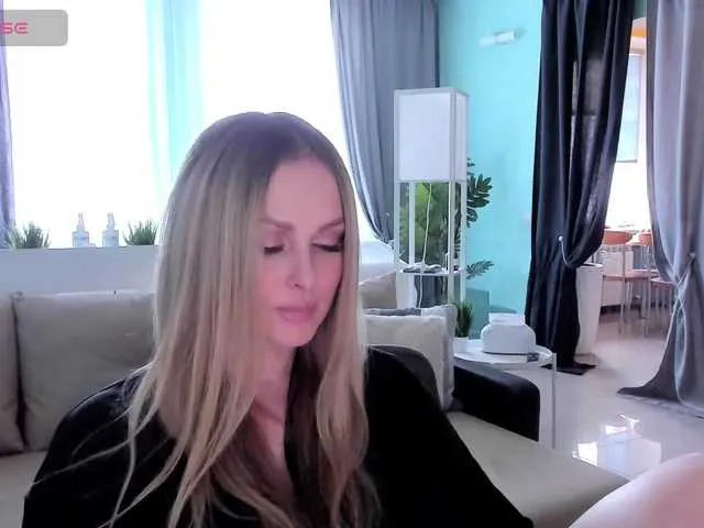 Live sex webcam photo for LibbyNora #290936456