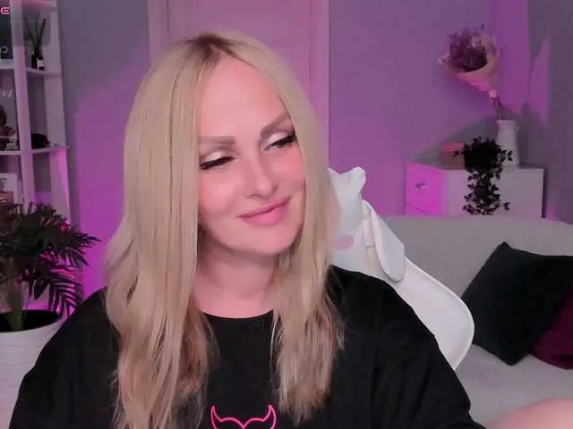 Live sex webcam photo for LibbyNora #291285428