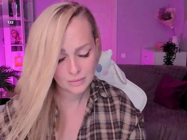 Live sex webcam photo for LibbyNora #291763868