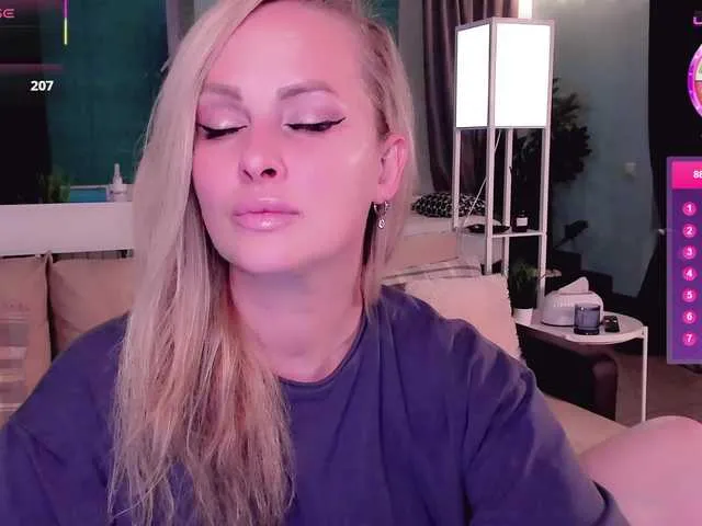 Live sex webcam photo for LibbyNora #291853681