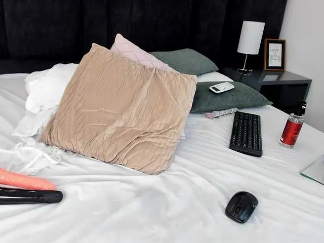 Live sex webcam photo for LiilithHarperr #291437698