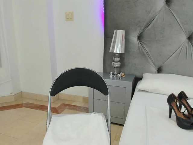 Live sex webcam photo for Liisssa1 #272846714