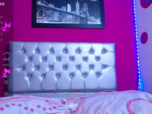 Live sex webcam photo for LiittleAngel #277665632