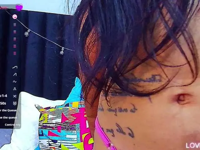 Live sex webcam photo for LiittleAngel #290639145