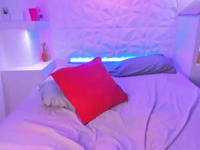 Live sex webcam photo for LiizJones #275907348