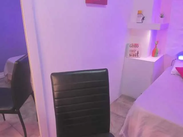 Live sex webcam photo for LiizJones #276490710