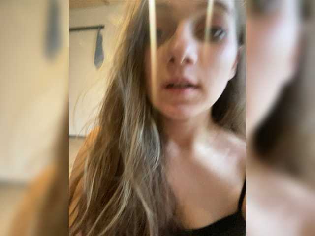 Live sex webcam photo for Liizza #275600497