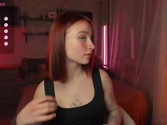 Live sex webcam photo for LikaHaze #277348559