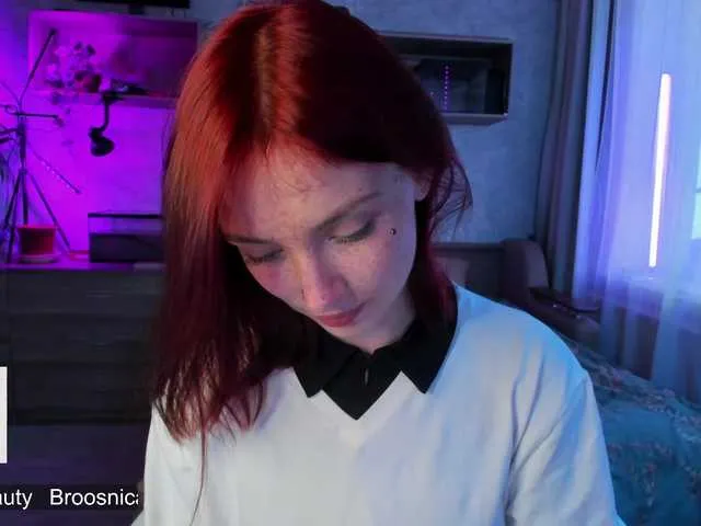 Live sex webcam photo for LikaHaze #277935083
