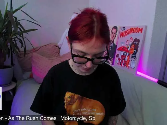 Live sex webcam photo for LikaHaze #277973598